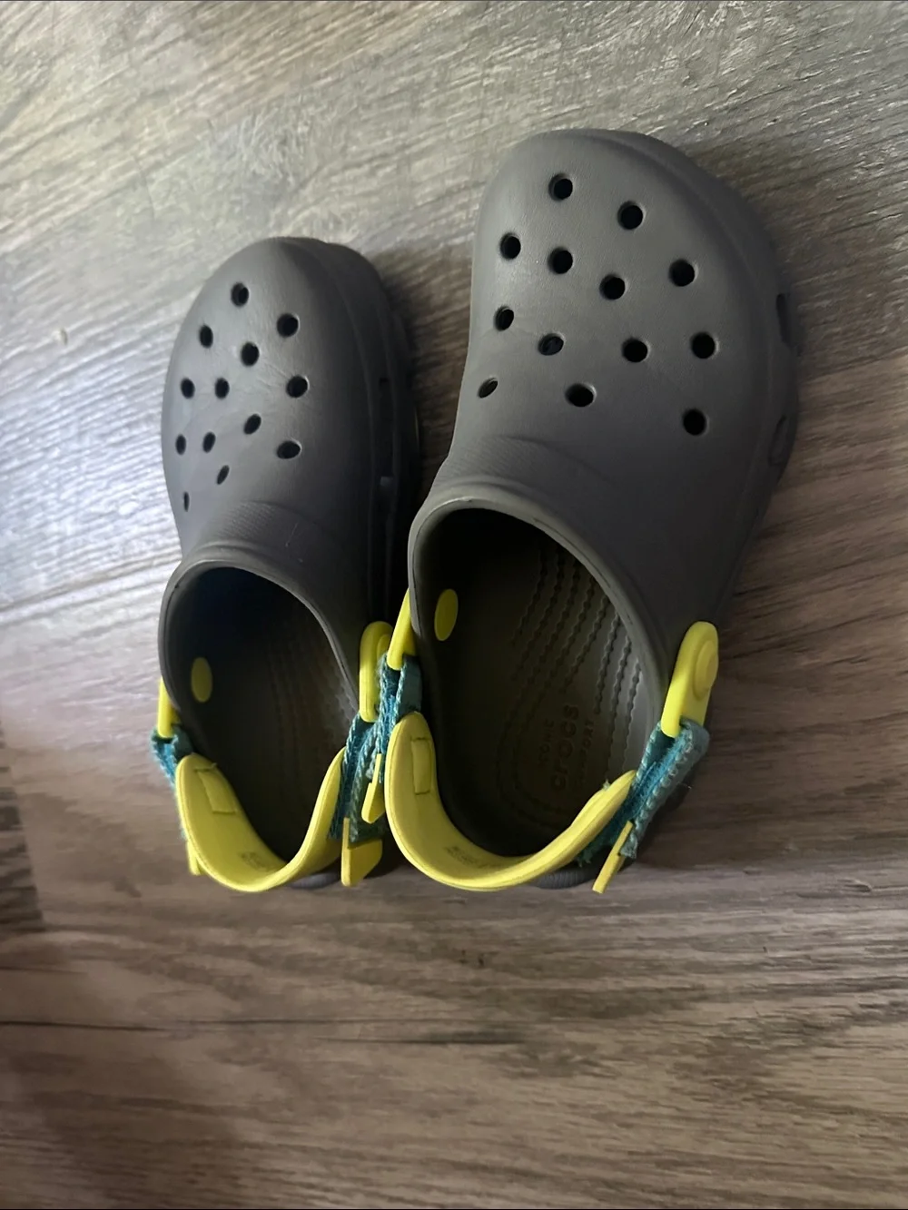 CROCS all terrain Clogs in Gray with Yellow Heel Strap kids size J1